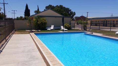 Outdoor Pool Area - Ceduna Motel East West