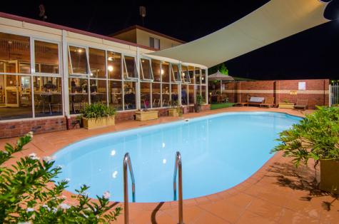 Outdoor Pool - Quality Inn Railway Motel