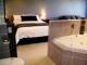spa suite - bathroom / bedroom - La Solana Holiday Units