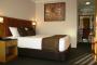Executive Queen room - Noahs Mid City Motor Inn