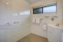 Apartment 3 Bathroom - Parkwood Motel & Apartments