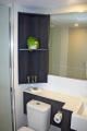 spacious, modern bathroom - Sunshine Tower Hotel