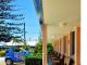 OUTDOOR SEATING - Yamba Twin Pines Motel